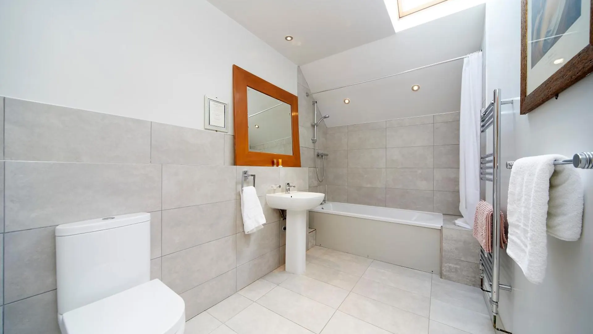 Lazaat Hotel Skidby