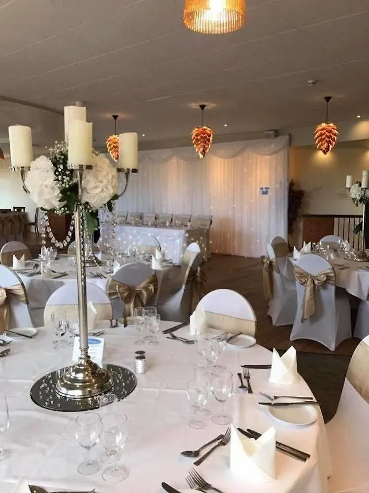 Lazaat Hotel Skidby 3*,